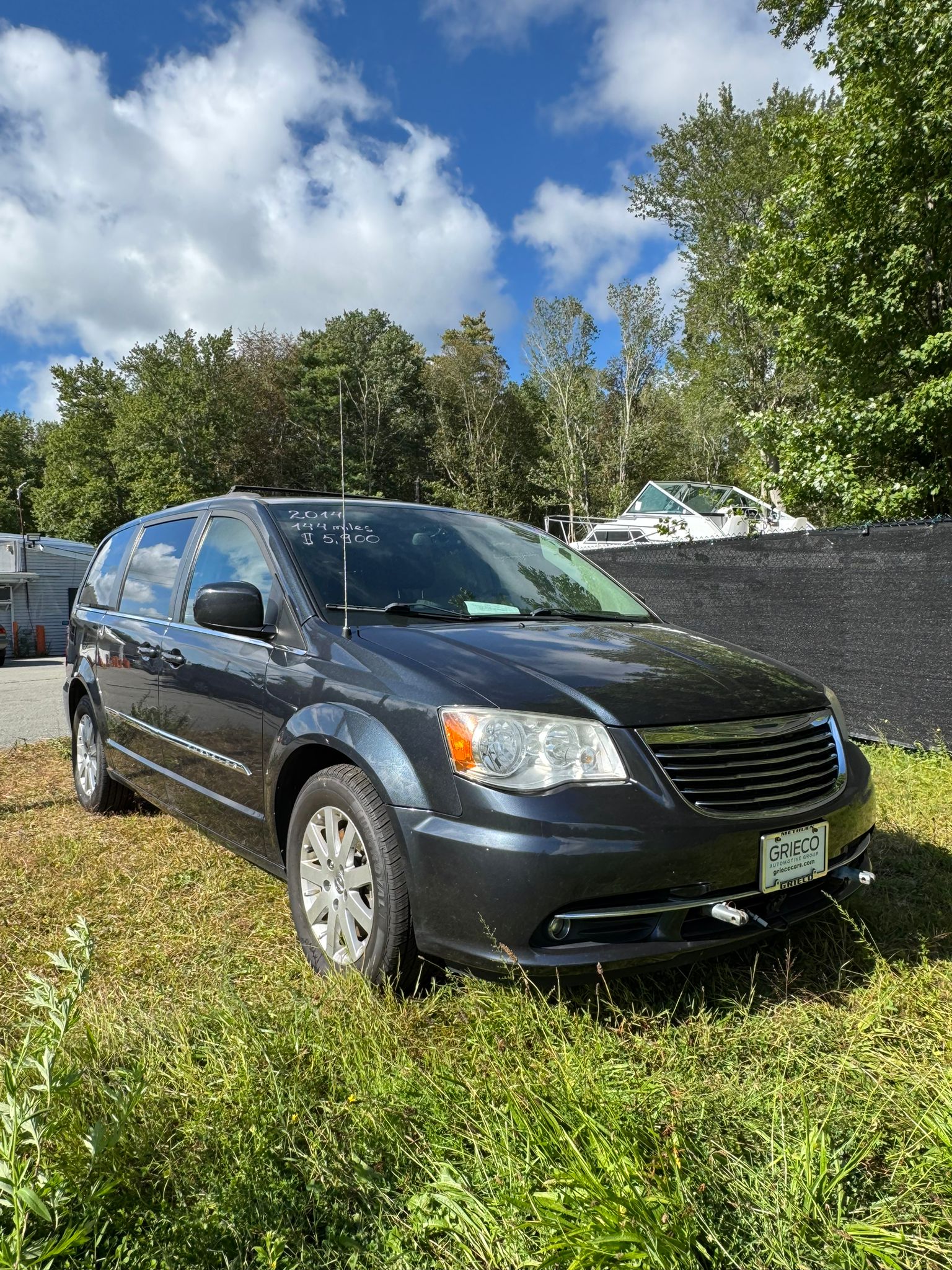 
								2014 Chry Town and Country, $5900 full									
