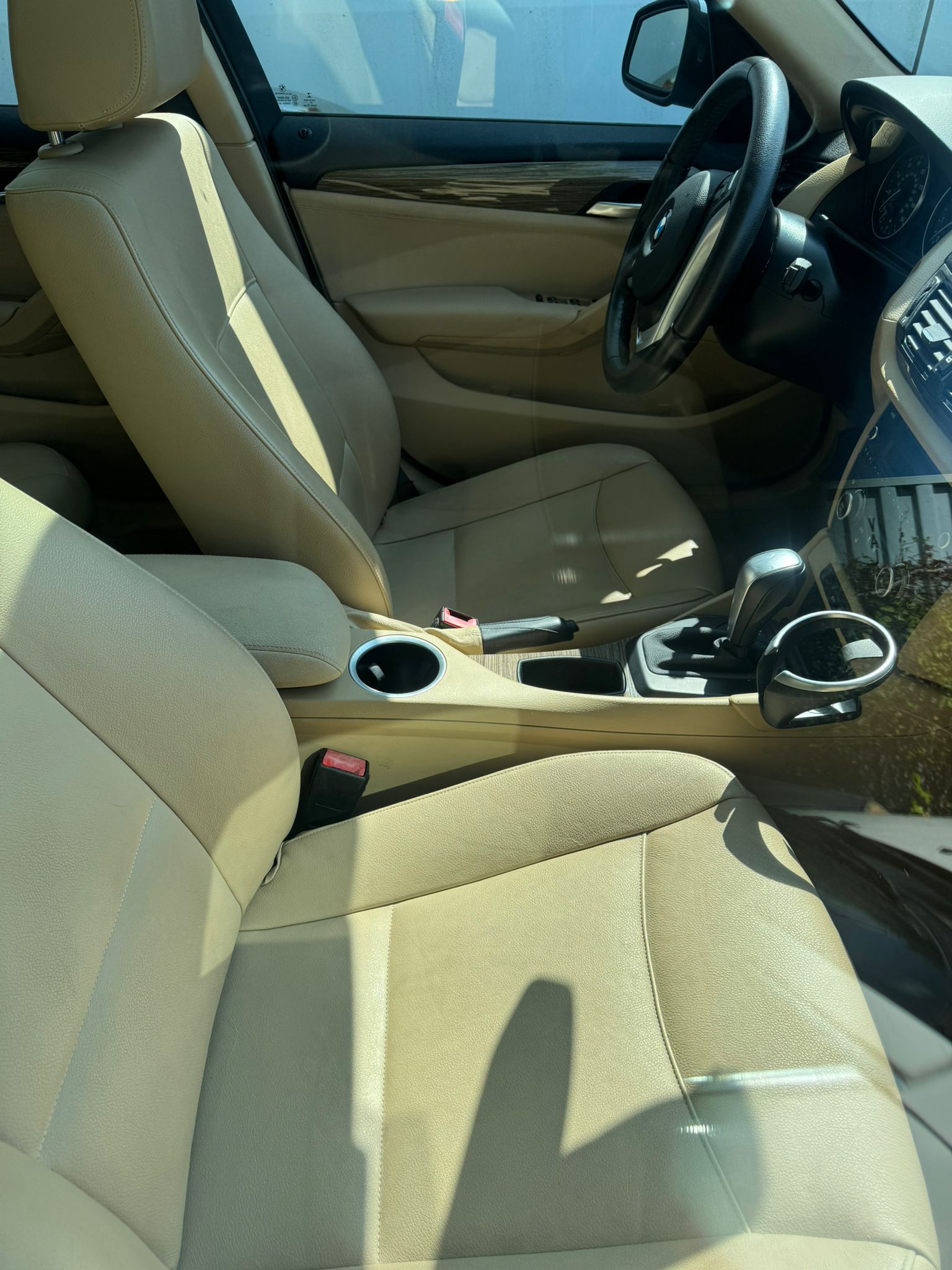 
								2014 BMW X1, $8.500 full									