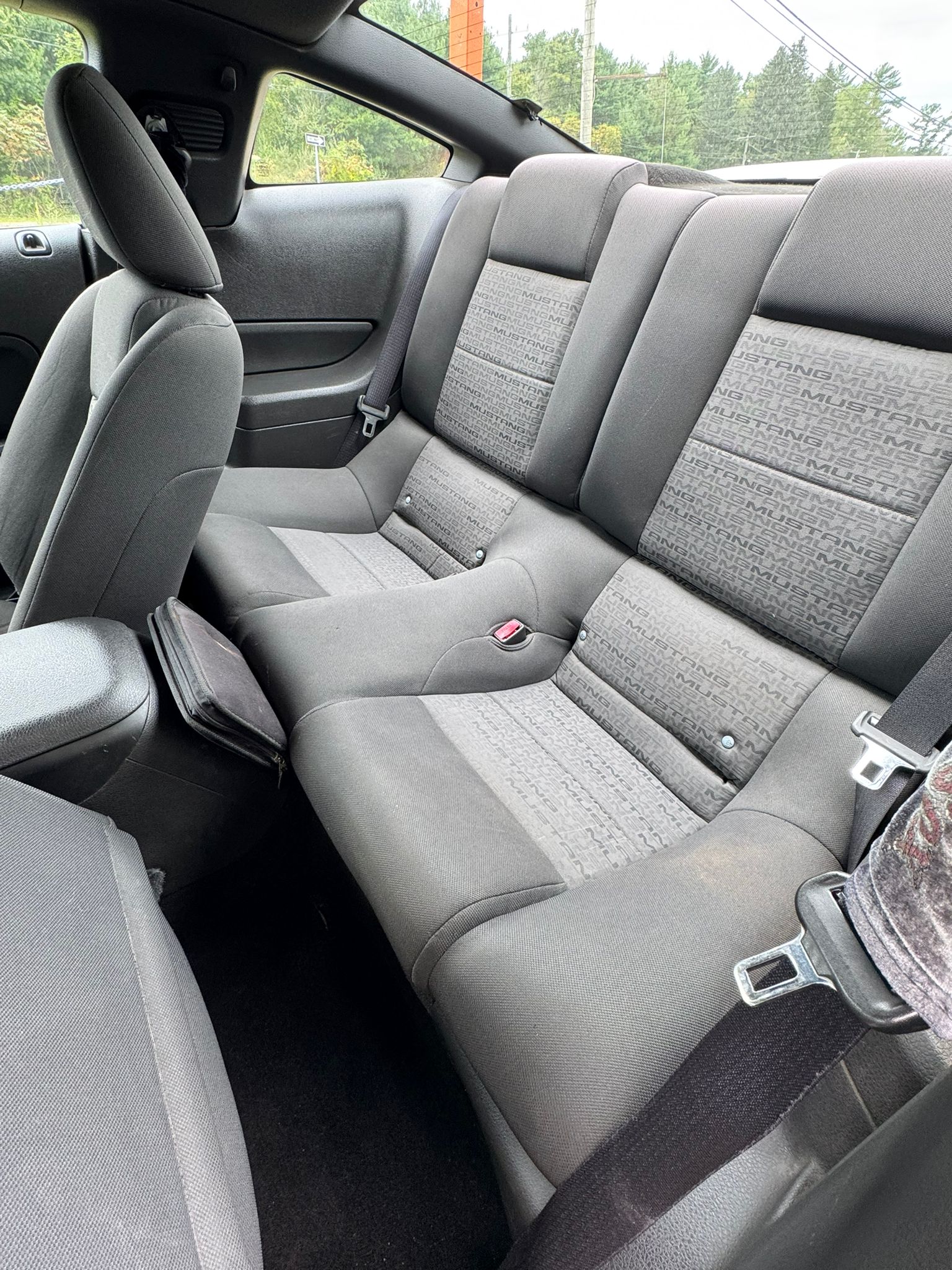 
								2006 Ford Mustang, $5.900 full									