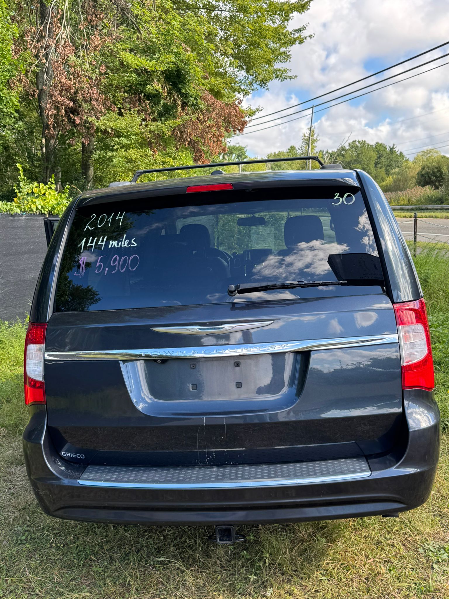 
								2014 Chry Town and Country, $5900 full									