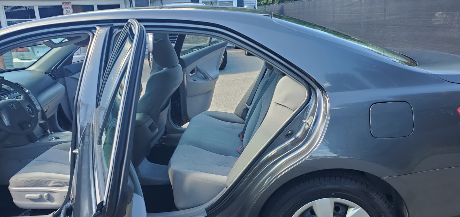 
								2011 Toyota Camry, $7,500 full									