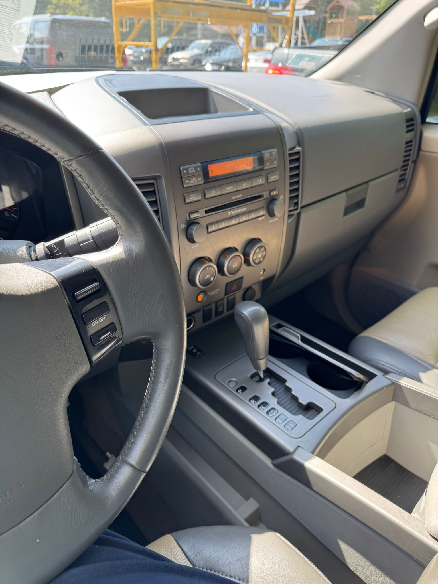 
								2004 Nissan Titan, $6.000 full									