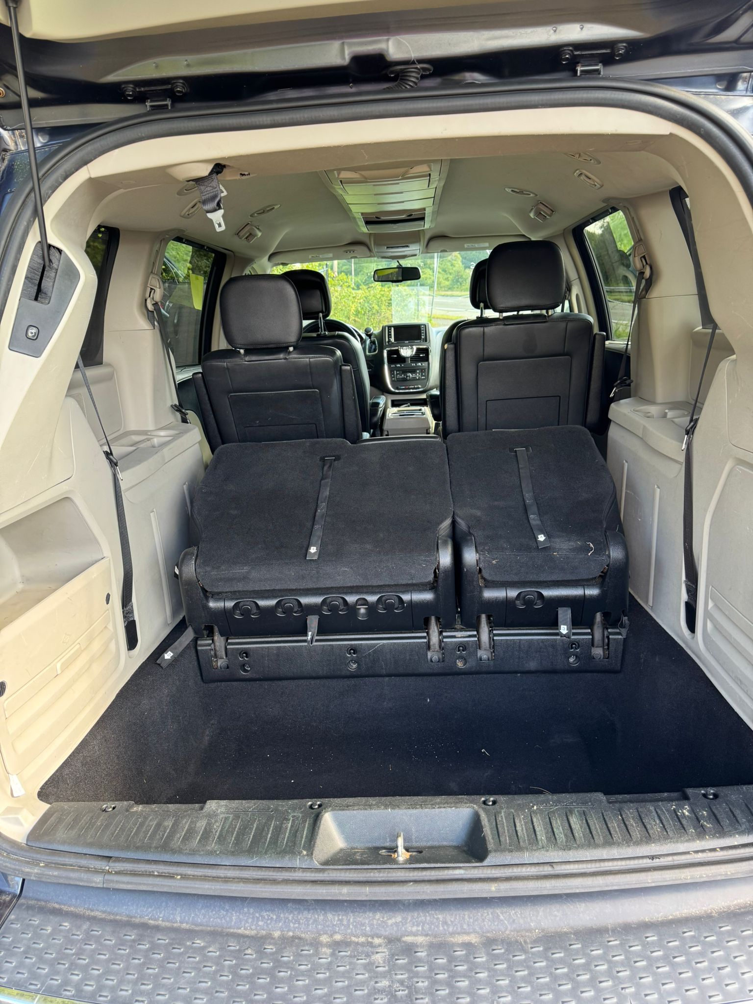 
								2014 Chry Town and Country, $5900 full									