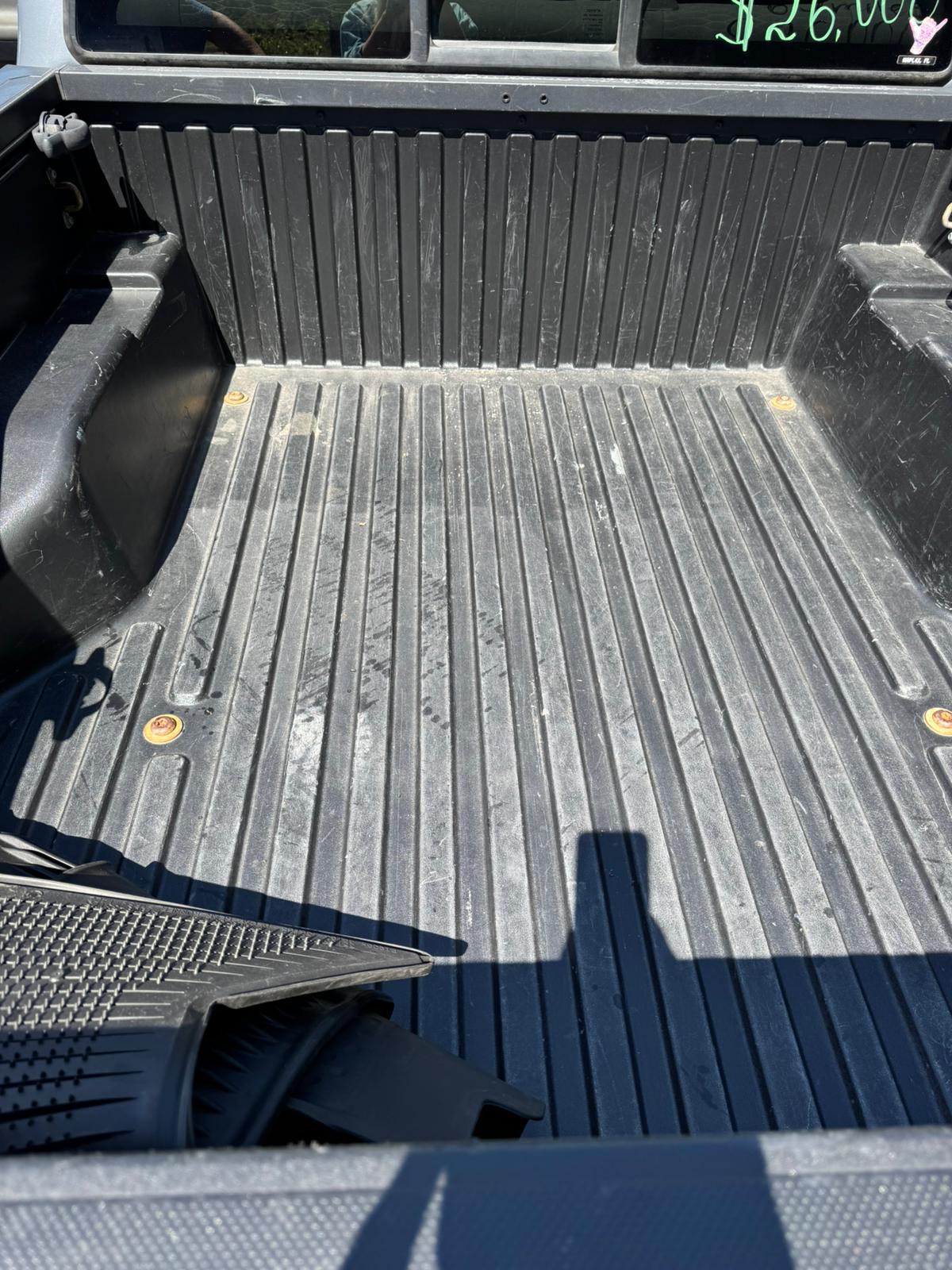 
								2019 Toyo Tacoma, $26,000 full									