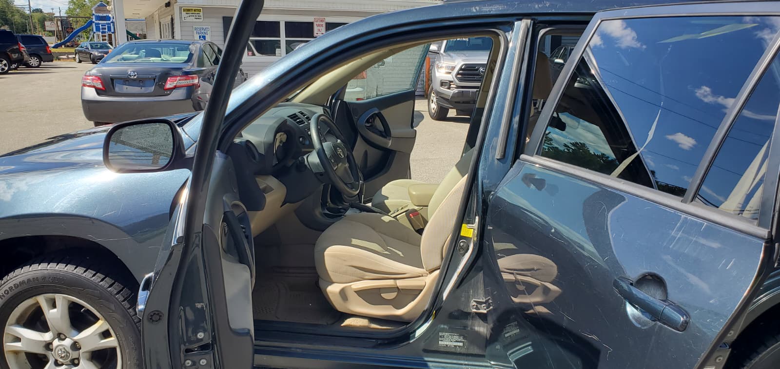 
								2012 Toyo Rav – 4, $5,995 full									