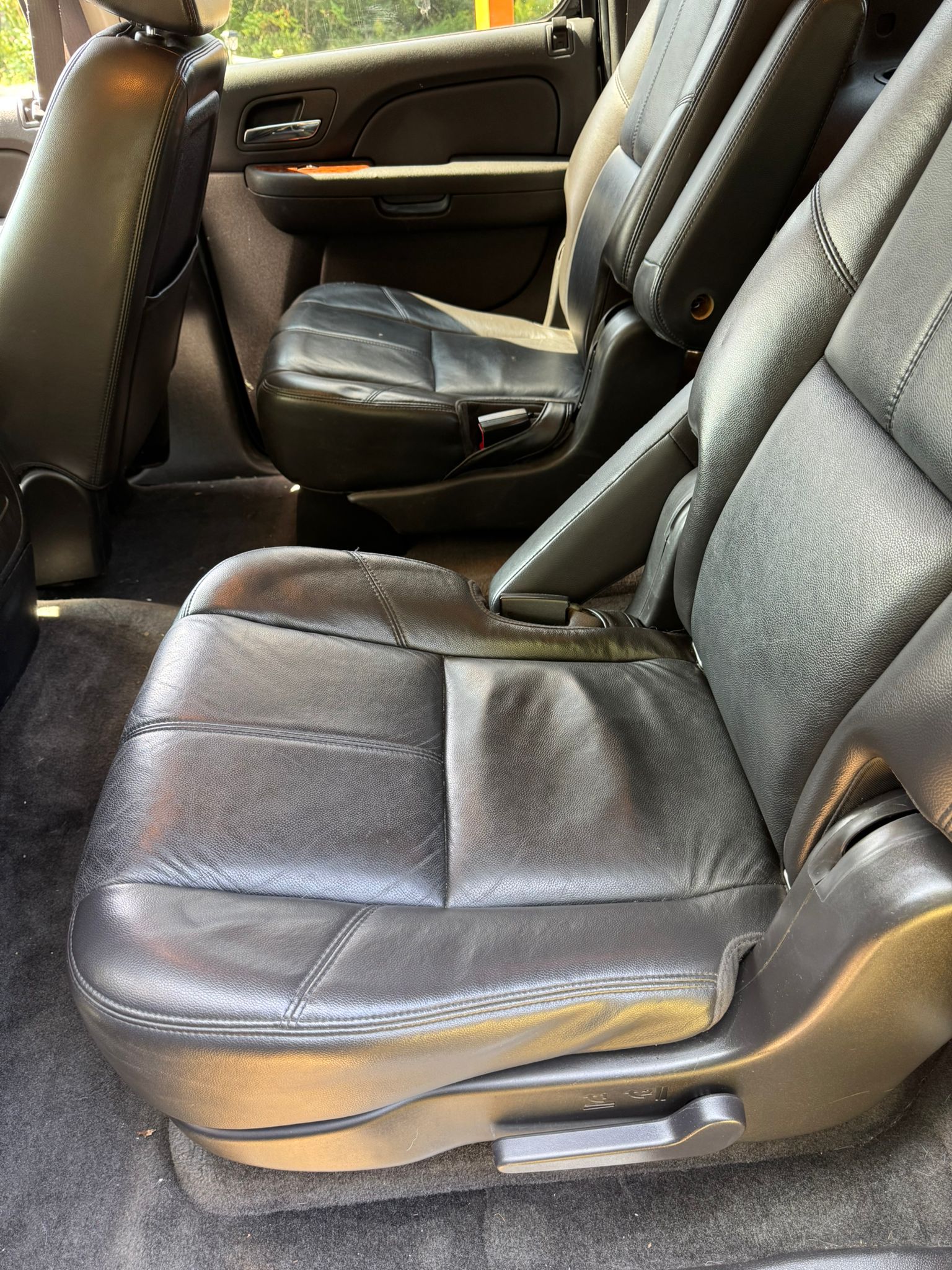 
								2008 Chevy Surb, $9.000 full									